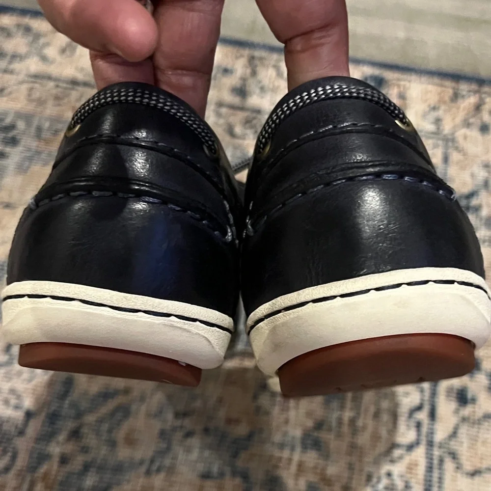 Born Navy Leather Men's Boat Shoes size 8 - 8 1/2